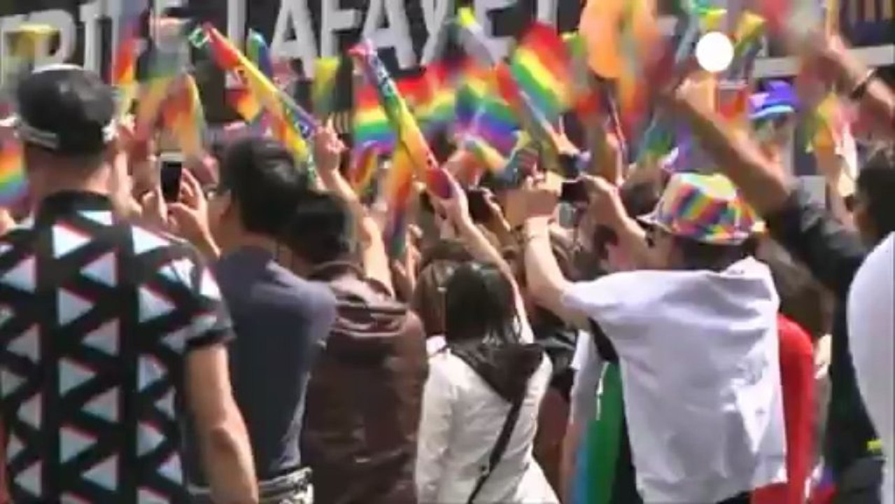 Un mese fa il primo matrimonio gay in Francia....