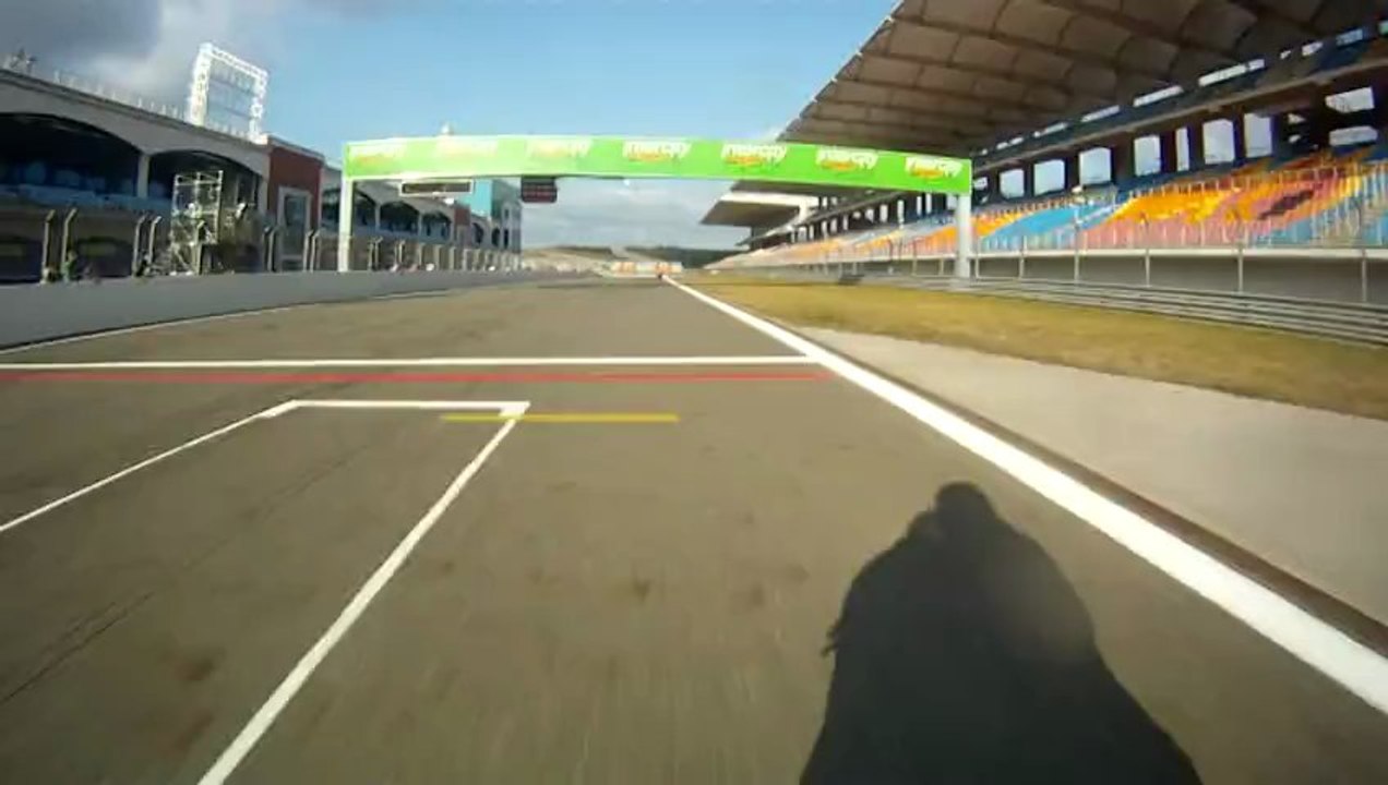 1 BÖLÜM 2013 YILI 3 AYAK TMF GP YARIŞ YUNUS ERÇELİK HONDA CBR 1000 RR ON BOARD KAMERA KAWSAKİ DEN AKAN YAGLAR VE HERYERİ YAG OLAN FREN DİSKLER BALATA KASK ÖN LASTİK YAG OLMASINA RAGMEN ŞAMPİYONUN YARIŞ MÜCADELESİ...