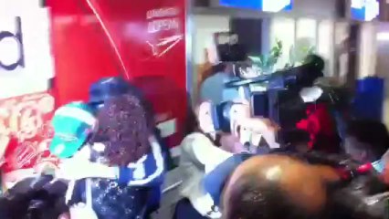 H υποδοχή του Αντετοκούνμπο στο αεροδρόμιο