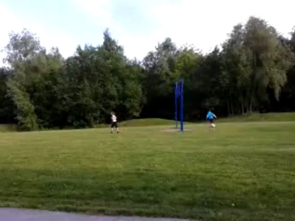 Vidéo-0002 sabri et hichem jouent au foot a  gand en belgique.originaire de GHARDIMAOU  ;TUNISIE.