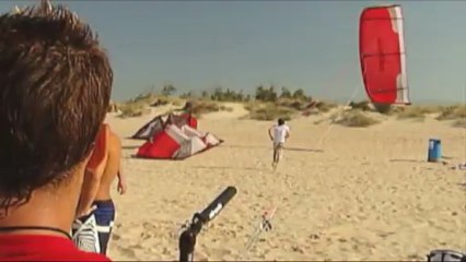 KITESURFING