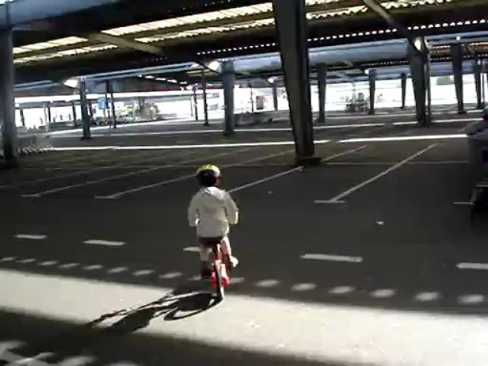 Titouan fait du vélo