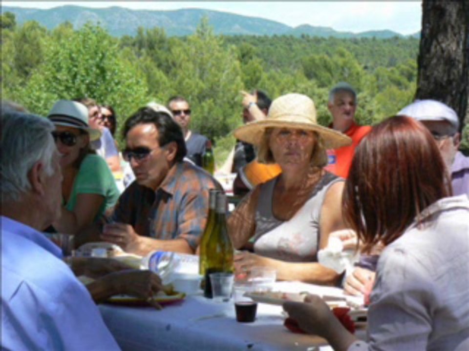 Salernes Aïoli au TIR CLUB BALL TRAP SALERNOIS Dimanche 30 Juin 2013 Président : Joseph BETTINI 9, rue Jean-Jacques Rousseau 83690 SALERNES