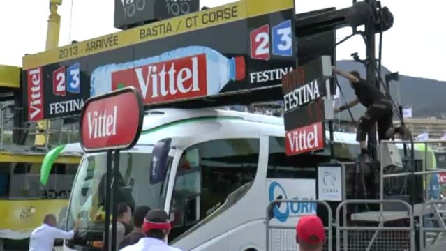 LE 100e tour de France en Corse le bus