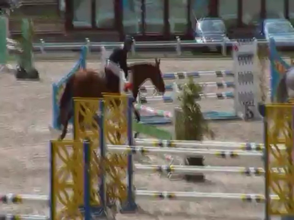 Bons Baisers du rouge cloître ' points dans cavalors cup à Moorsel dans le M10