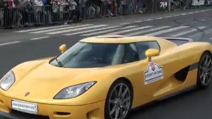 Une voiture fauche 20 personnes