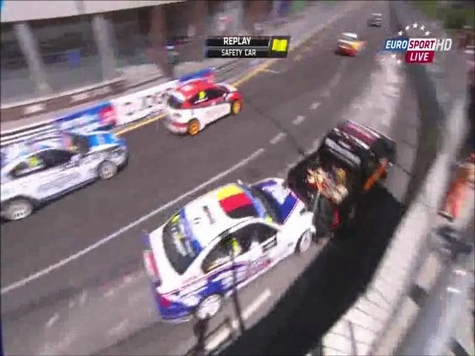 WTCC Portugal 2013 Englster crash into safety truck