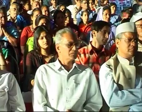 Chandna Mera Pahaad (Live Performance) - Hit Garhwali Video Meena Rana