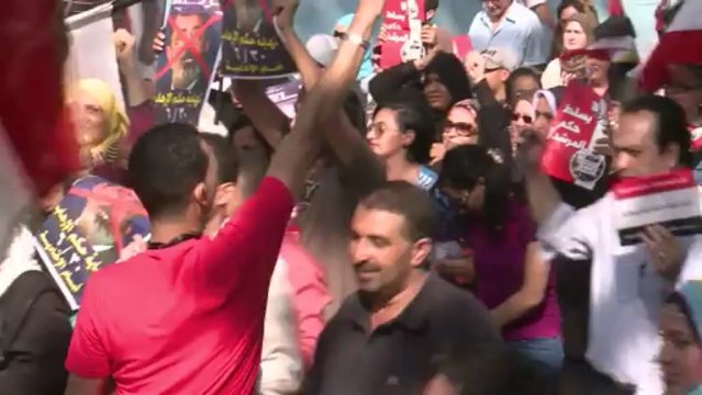 Mursi-Gegner stürmen Muslimbrüder-Zentrale