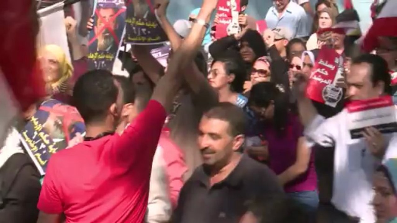 Mursi-gegner stürmen muslimbrüder-zentrale