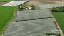 Traitement phytosanitaire d'un verger de pommiers en Anjou dans le Val de Loire