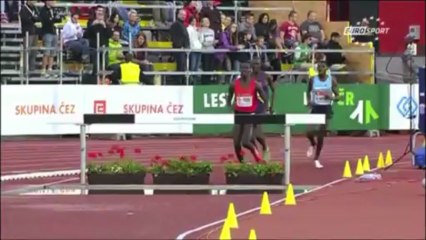 Athlétisme : la vilaine chute de Clement Kemboi