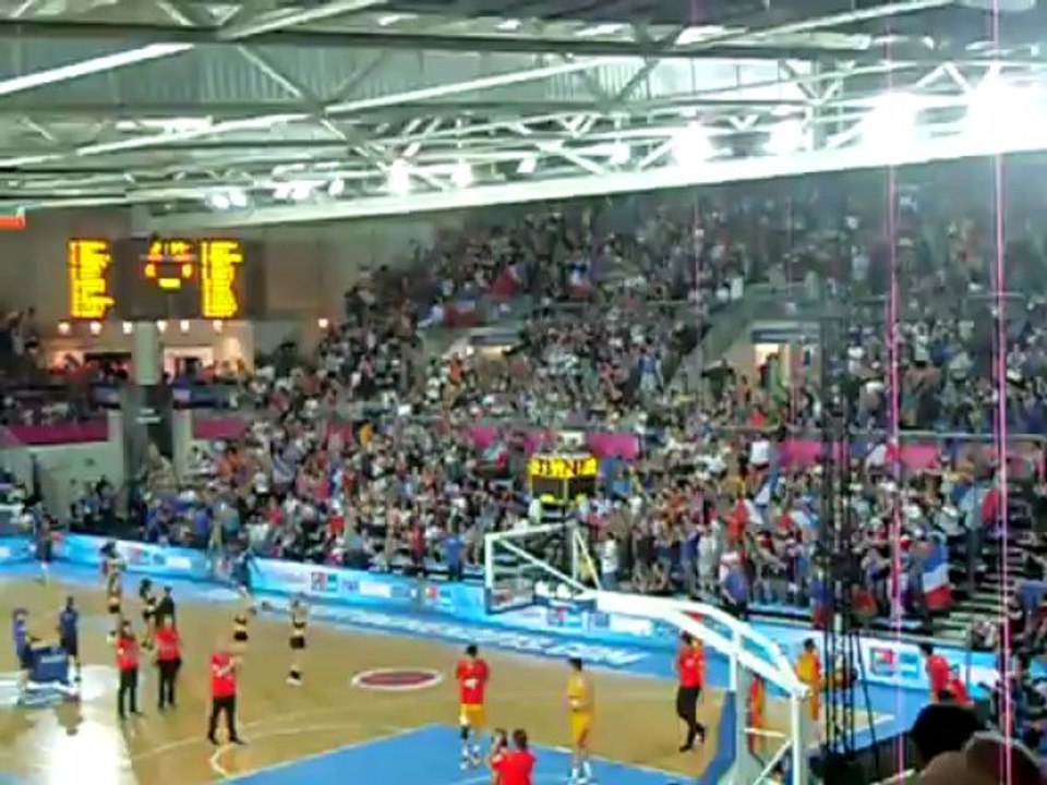 Euro Basket Women 2013 - Finale - On chauffe le Pubeco Pevele Arena