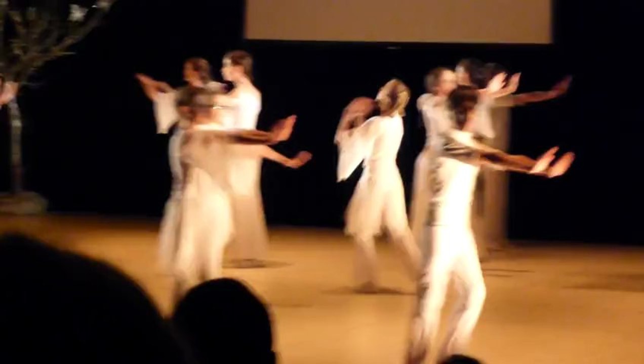 marie danse en blanc