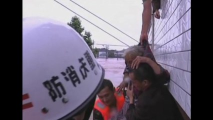 Floods strand residents in parts of China