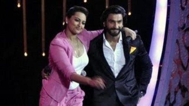 Sonakshi & Ranveer Turns Singer @ Indian Idol Junior