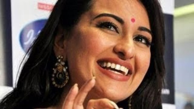 Sonakshi Sinha Meets Junior Sonakshi @ Indian Idol Junior