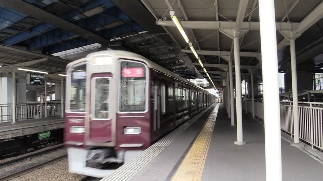 【Canon　XA20】阪急京都線　南茨木駅　特急通過２連発！