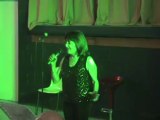 Suzanne qui chante un gamin de Paris