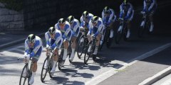 L'équipe Orica remporte la contre-la-montre, Simon Gerrans en jaune