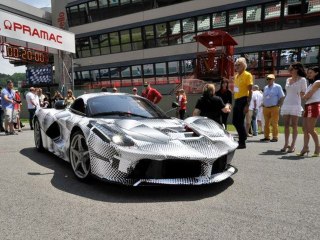 Apparition de la Ferrari LaFerrari aux Cavalcade Days 2013