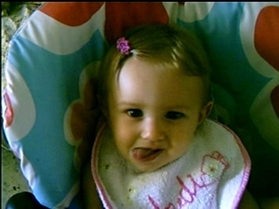 Clélia qui tire la langue