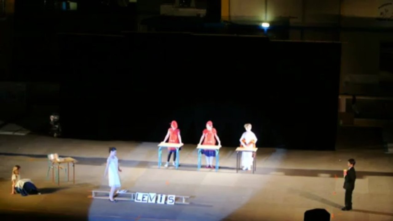 Alice aux pays des chiffres et des lettres