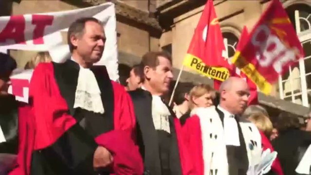 Manif de robes contre Rachida Dati