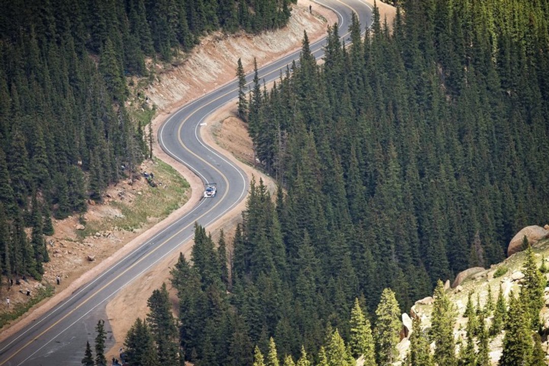 La montée de Sébastien Loeb à Pikes Peak en caméra embarquée