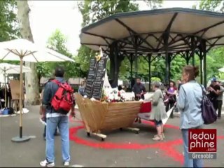 Grenoble : un cri d'une minute pour les "morts de la rue"