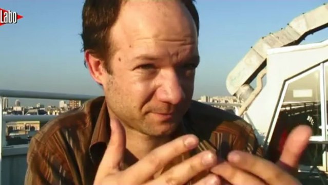 Séance de dédicaces de Mathieu Sapin à Libération