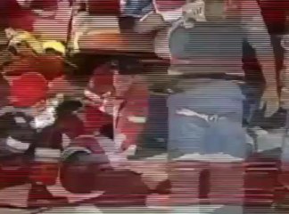 Kamyon Göstericilerin Arasına Daldı