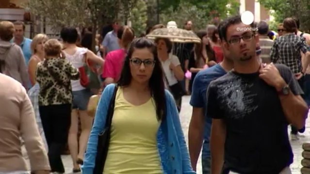 Young Europeans without jobs see unemployment horizon...