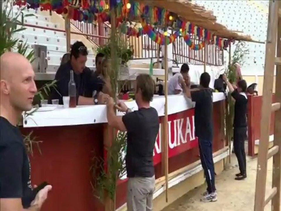 BAYONNE PENAS Y SALSA   LES PREMIERS DANSEURS ARRIVENT...