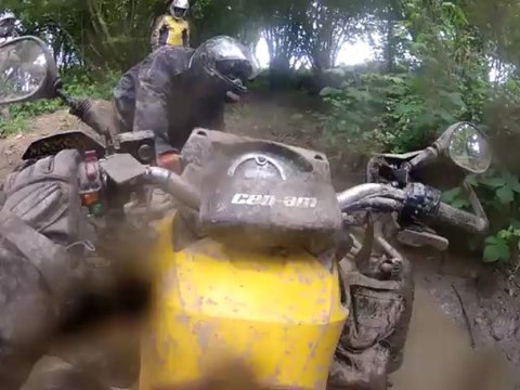 can am se joue des bourbiers