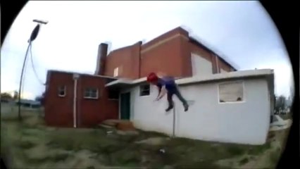 Descargar video: EPIC FAIL : jump from the roof - headshot!