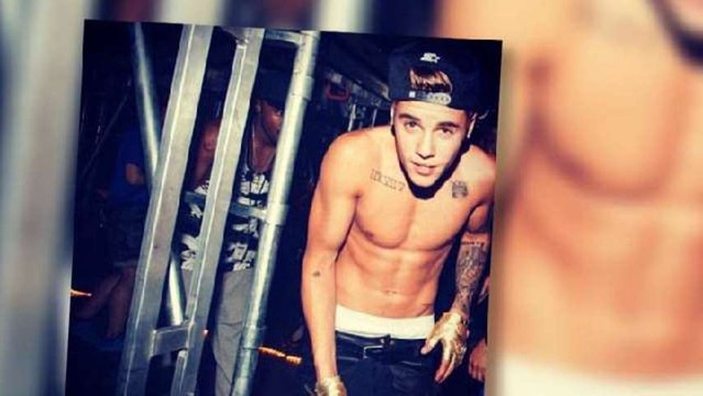 Justin Bieber Shows Off Toned Torso