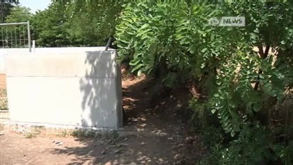 300 FIRME CONTRO IL MURO DI VIA CAPODISTRIA