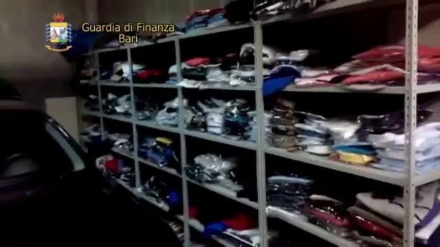 Molfetta - Capi d'abbigliamento contraffatti, blitz della Finanza (03.07.13)
