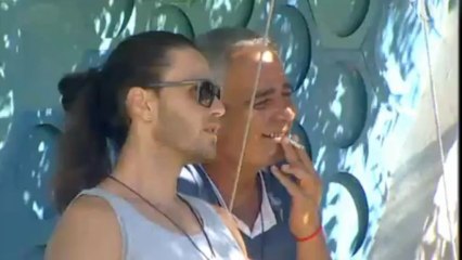 לבנה שופכת על דורין מים