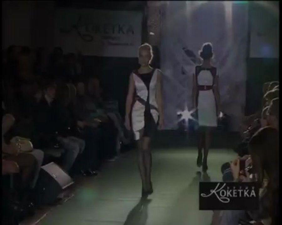 KOKETKA BOUTIQUE -Светлое деловое платье с корректирующим принтом