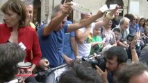 “Restitution day”, deputati MS5 srotolano maxi-assegno in piazza Montecitorio