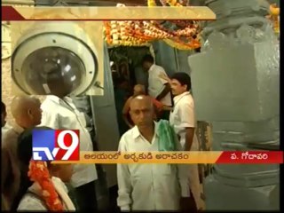 Temple archaka breaks CC camera