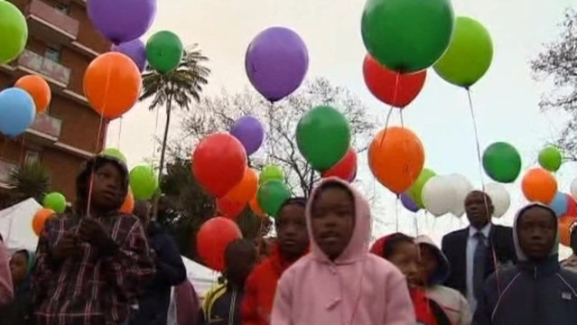 South Africans pray for Mandela