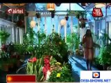 Gunjan-Mayank Ka Tooliya Romance!! - Sapne Suhane Ladakpan Ke - 5th July 2013