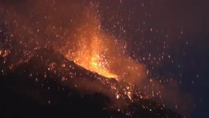 Eruption Volcan Stromboli (full HD)