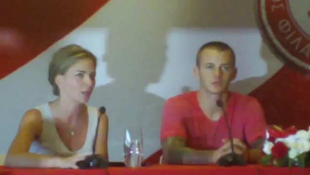 Η επίσημη παρουσίαση του Βάις από την ΠΑΕ Ολυμπιακός (3)