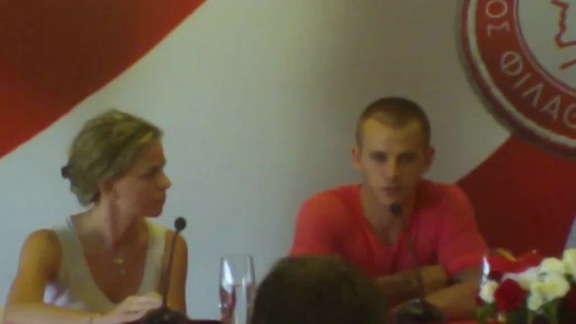 Η επίσημη παρουσίαση του Βάις από την ΠΑΕ Ολυμπιακός (4)