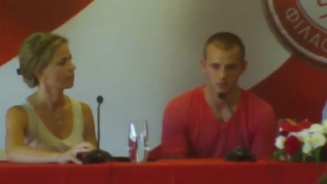 Η επίσημη παρουσίαση του Βάις από την ΠΑΕ Ολυμπιακός (7)