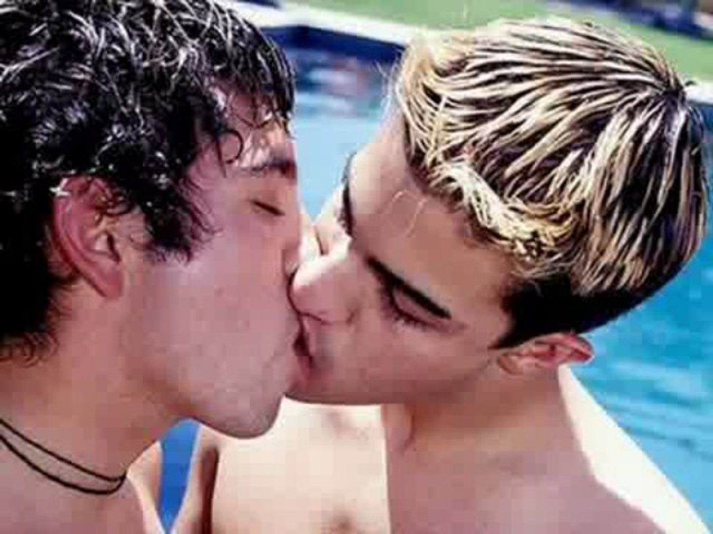 Guys kissing hot Leo4koz: Hot